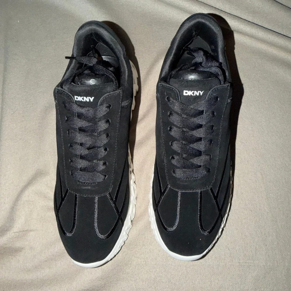 DKNY Laeoni Platform SN Women Black White Suede Chunky Sneakers K4408656 Size 11